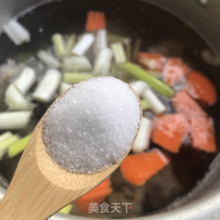 莲藕排骨汤的做法步调：7