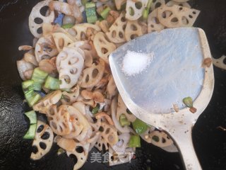 尖椒藕片炒肉的做法步调：10