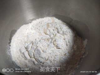 水腿肠小里包的做法步调：2