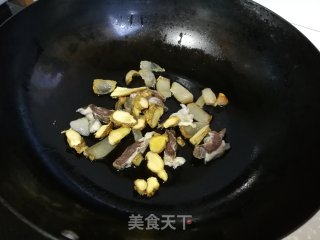 咸肉喷鼻芋萝卜煲的做法步调：5
