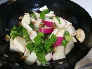 咸肉喷鼻芋萝卜煲的做法步调：7