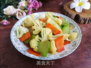 芥菜胡萝卜炒花菜的做法步调：6
