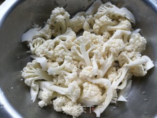 芥菜胡萝卜炒花菜的做法步调：1