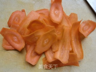 螺丝椒胡萝卜炒鸡蛋的做法步调：2