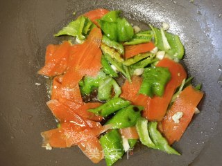 螺丝椒胡萝卜炒鸡蛋的做法步调：10