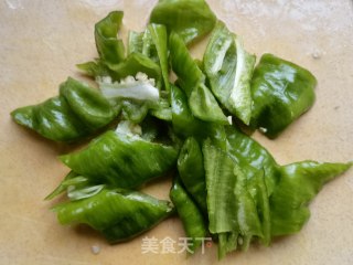 螺丝椒胡萝卜炒鸡蛋的做法步调：1
