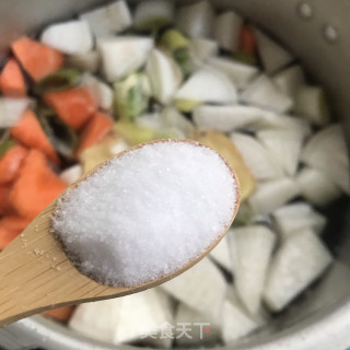 排骨萝卜汤的做法步调：6
