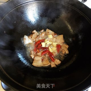 肉片炒菜花的做法步调：2