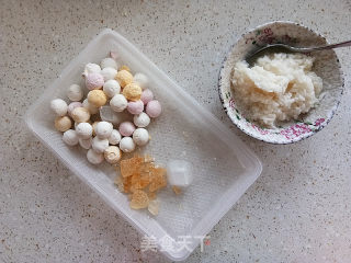 酒酿小汤圆的做法步调：1