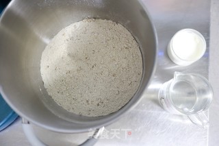 多谷物里包的做法步调：1
