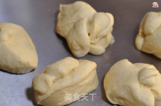 腊肠花朵里包的做法步调：5