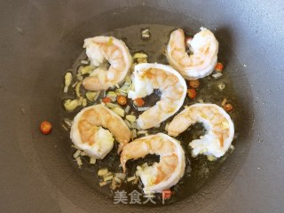 乌胡椒酱炒虾仁的做法步调：9