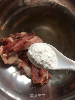 喷鼻葱炒羊肉的做法步调：2