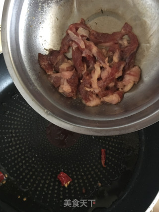 喷鼻葱炒羊肉的做法步调：8