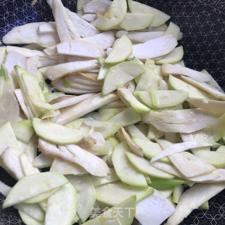 杏鲍菇炒葫芦片的做法步调：5