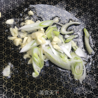 杏鲍菇炒葫芦片的做法步调：4