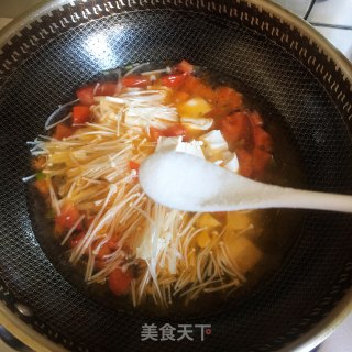 番茄金针菇豆腐汤的做法步调：4