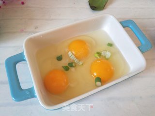 虾仁蒸蛋羹的做法步调：2