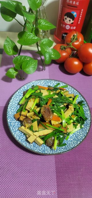 香肠韭菜炒豆干的做法步调：9