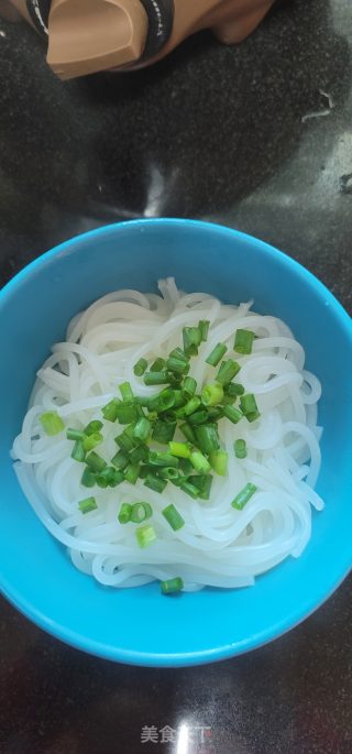 肥肉油豆腐汤米粉的做法步调：5