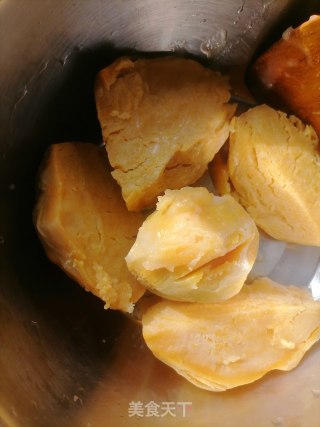 白薯饼的做法步调：1