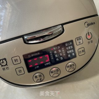 电饭煲焖猪蹄的做法步调：6