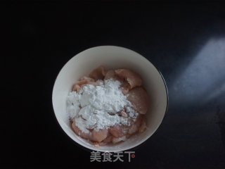 西芹炒肉片的做法步调：3