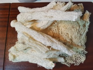 排骨汤炖竹荪的做法步调：7