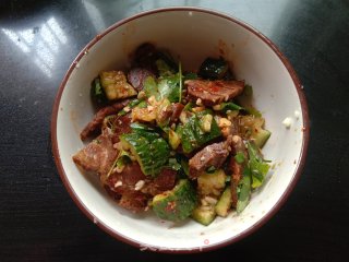 黄瓜拌卤牛肉的做法步调：7