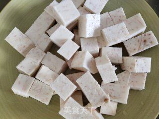 芋头炖牛肉的做法步调：1