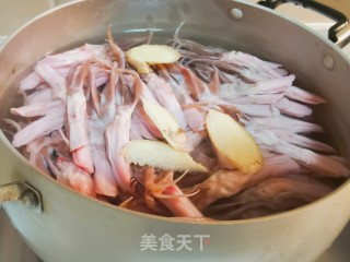 卤鸭舌的做法步调：2