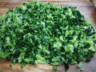 烫里青菜鸡蛋盒子的做法步调：3