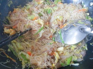 炒粉丝的做法步调：16