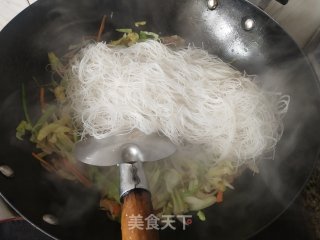 炒粉丝的做法步调：11