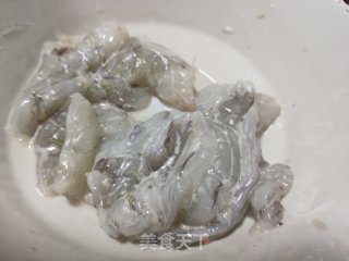 五彩虾球的做法步调：1