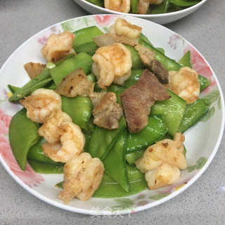 五花肉炒荷兰豆虾仁的做法步调：9