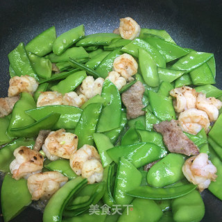 五花肉炒荷兰豆虾仁的做法步调：8
