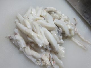 咸菜笋尖炒黑贼的做法步调：3