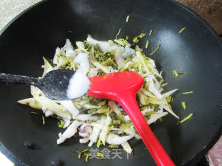 咸菜笋尖炒黑贼的做法步调：8