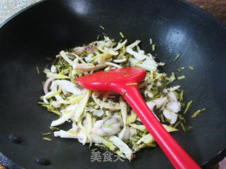 咸菜笋尖炒黑贼的做法步调：9