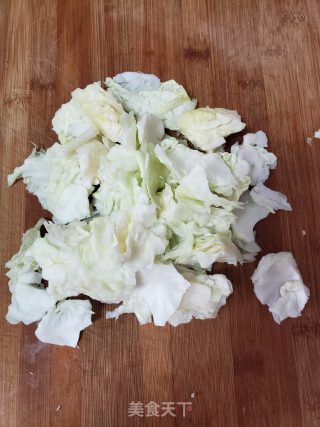 包菜炒卤肉的做法步调：1