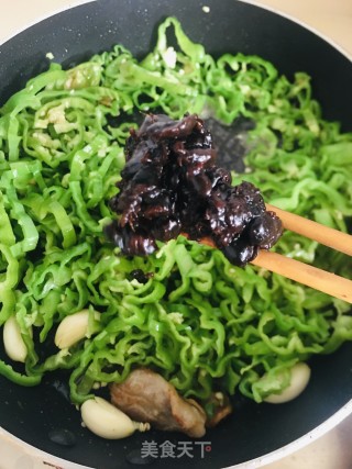 辣椒丝炒豆豉的做法步调：6