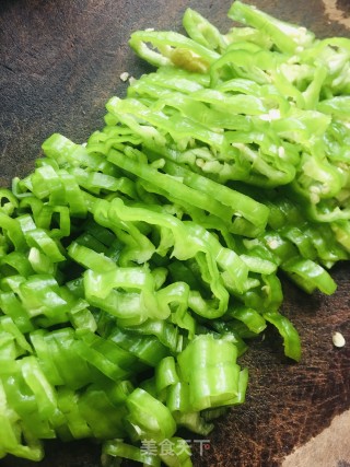 辣椒丝炒豆豉的做法步调：2