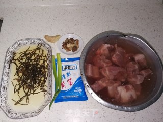 干豆角炖排骨配卤蛋的做法步调：1