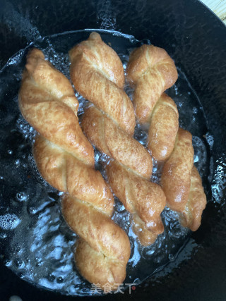 简朴蜂蜜年夜麻花的做法步调：18