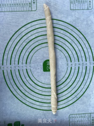 简朴蜂蜜年夜麻花的做法步调：12
