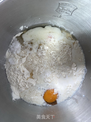 简朴蜂蜜年夜麻花的做法步调：2