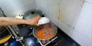 西白柿牛腩里的做法步调：4