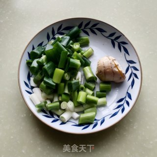 裙带菜肉丸汤的做法步调：2