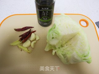 家常小炒脚撕包菜的做法步调：1